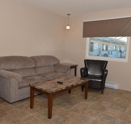 Thunderhill Motel And Suites Swan River Exteriér fotografie